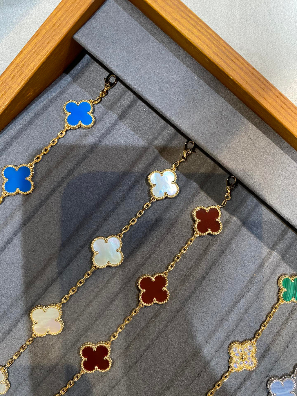 Pulsera de cinco colores