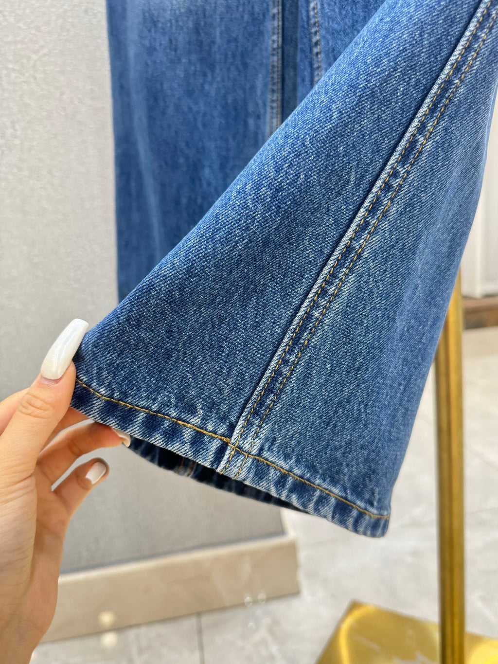 Straight Leg Jeans aus Denim mit Leder-Patch