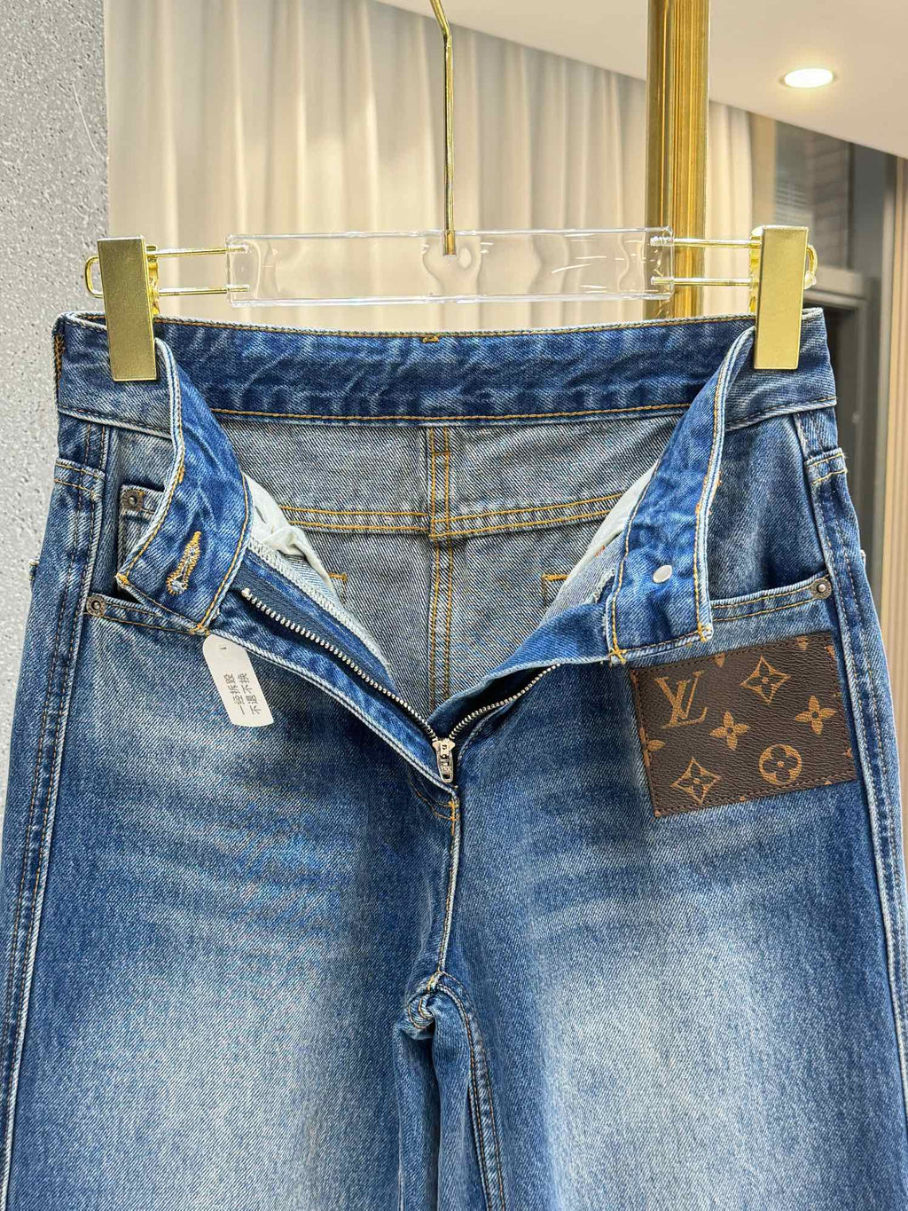 Straight Leg Jeans aus Denim mit Leder-Patch