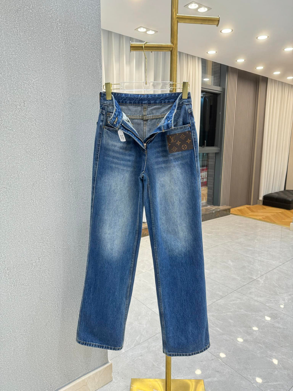 Straight Leg Jeans aus Denim mit Leder-Patch