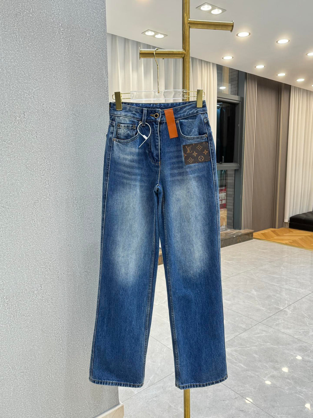 Straight Leg Jeans aus Denim mit Leder-Patch