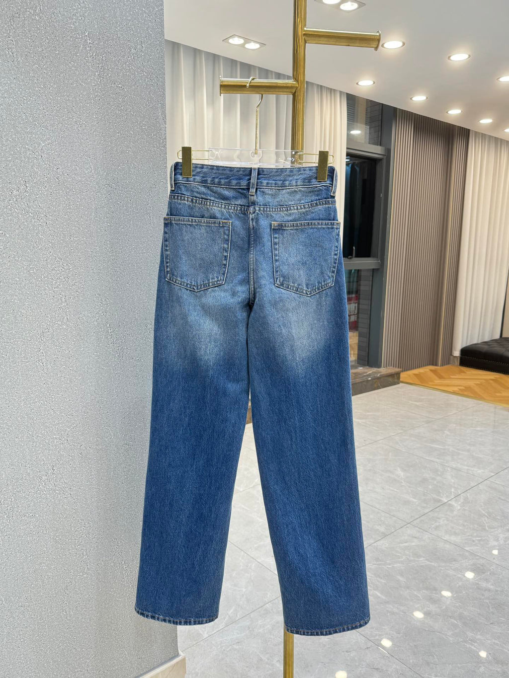 Straight Leg Jeans aus Denim mit Leder-Patch